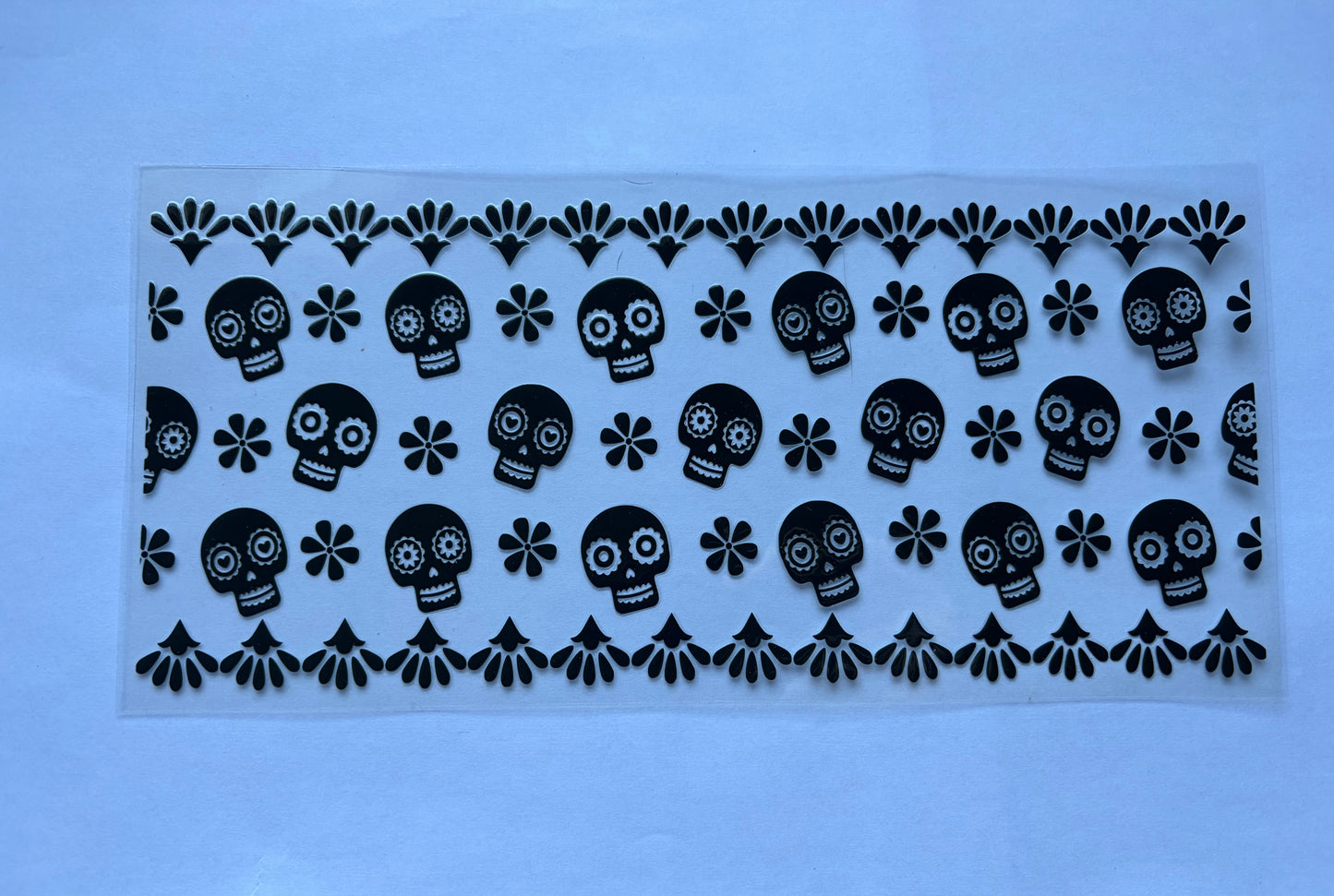Black/white Skulls