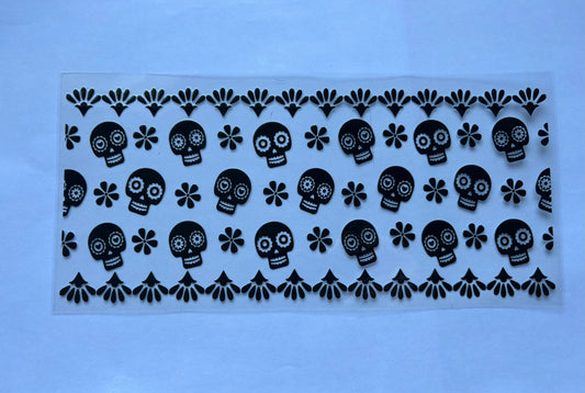 Black/white Skulls